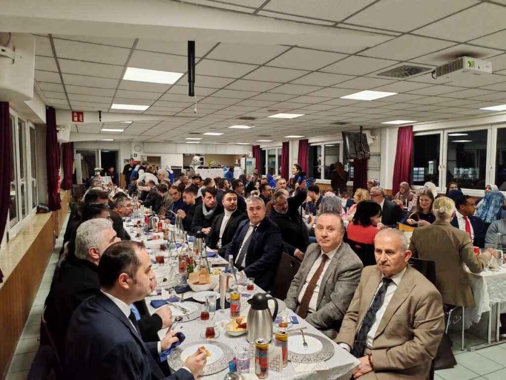 NÜRNBERG’DE İFTAR PROGRAMINDA BİRLİK VE DAYANIŞMA MESAJLARI