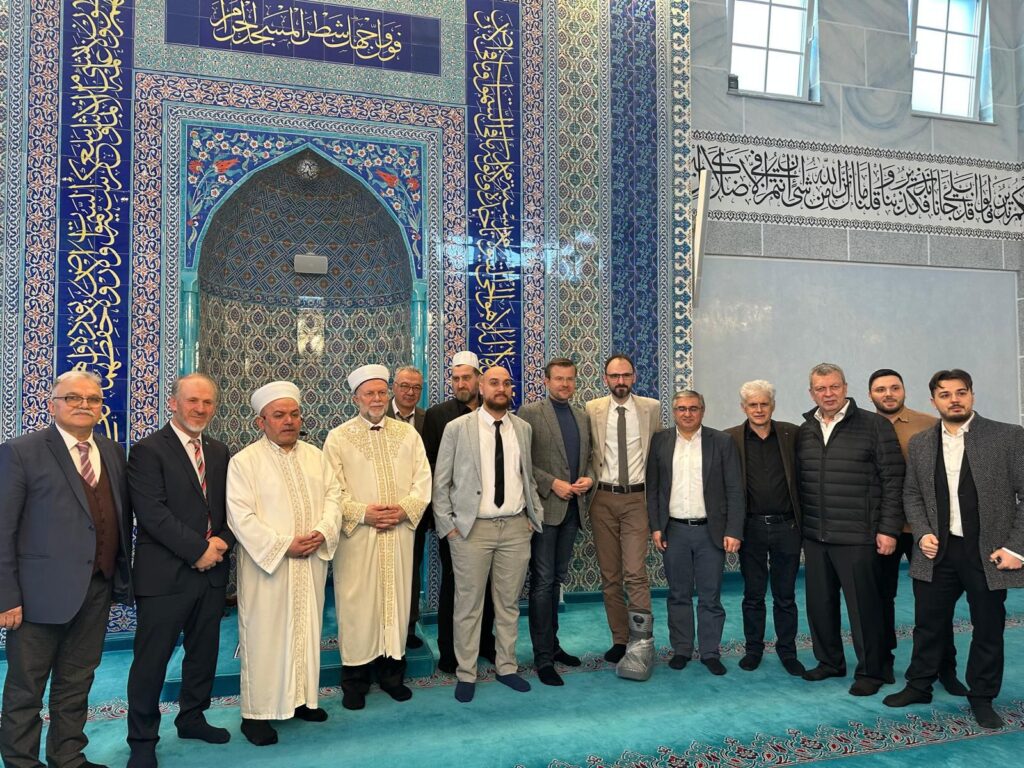 NÜRNBERG’DE BAYRAM: KÖNİG MÜSLÜMANLARLA BULUŞTU