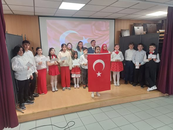 İSTİKLAL MARŞI’NI EN GÜZEL ONLAR OKUDU