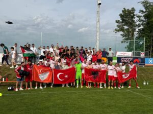 TÜRK GENÇLİK REGENSBURG KREİSLİGA’YA YÜKSELDİ