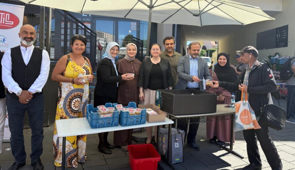 Nürnberg Plärrer Meydanı’nda aşure bereketi