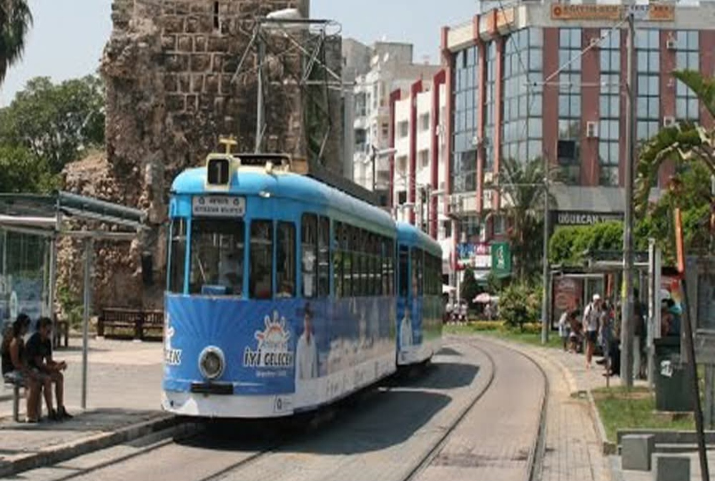 Kardeşlik imzaları Cam Piramit’te atıldı Antalya ile Almanya’nın Nürnberg kenti