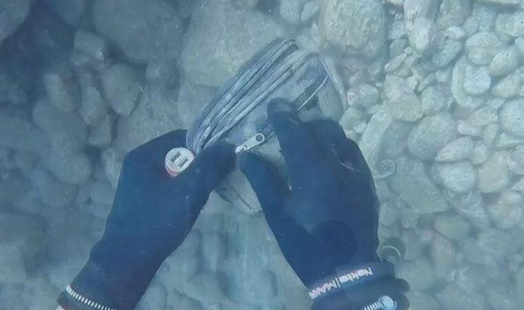 Denizde bulduğu para dolu çantayı sahibine gönderdi